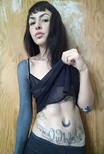 Göbəyini kəsdirib sevgilisinə hədiyyə etdi: Üstünə bu sözləri yazdı - FOTOLAR