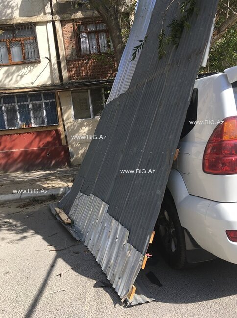 Bakıda davam edən güclü külək fəsadsız ötüşmədi - FOTOLAR