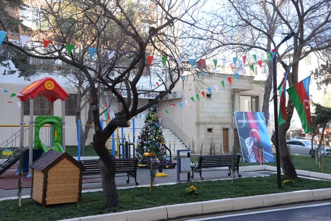 Nəsimi rayonunda növbəti abad həyət sakinlərin istifadəsinə verilib