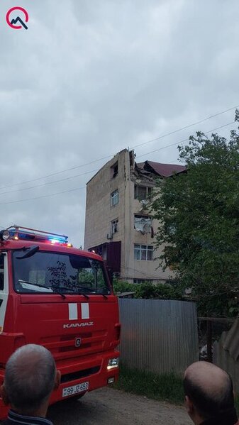 Azərbaycanda yaşayış binasında partlayış - Ölənlər var+Video
