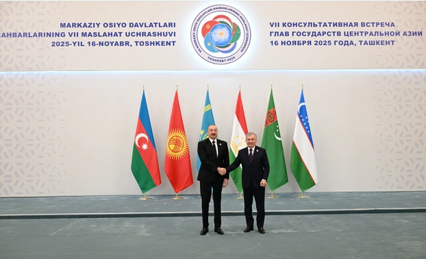 Prezident İlham Əliyev Daşkənddəki Konqres Mərkəzinə gəlib