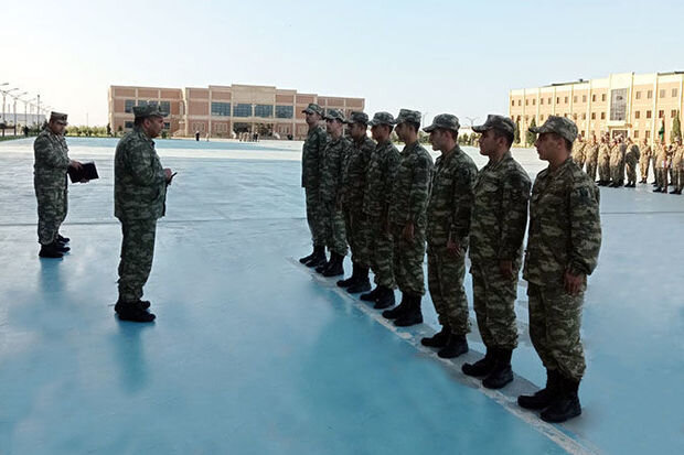 Xidmət müddəti başa çatan hərbi qulluqçuların tərxis olunması üzrə tədbirlər davam edir - VİDEO