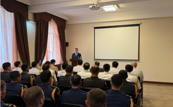 Hərbi prokuror Heydər Əliyev adına Hərbi İnstitutun kursantları ilə görüşüb