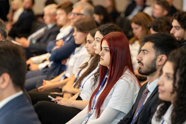 "Kritik xammal və qlobal iqtisadi təhlükəsizlik" mövzusunda panel sessiya keçirilib