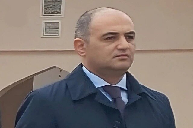 Nazir rəisi işdən çıxardı (FOTO)