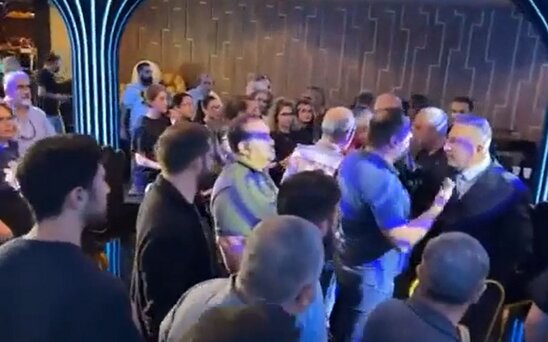 Ermənistanın diaspor məsələləri üzrə baş səlahiyyətlisini Los-Ancelesdə fitə basıb, etiraz ediblər