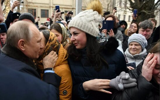 Putinə evlilik təklif edən qadın prezidentin buna reaksiyasından danışdı