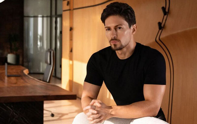 Luvrdan oğurlanan zinət əşyalarını almaq istəyir