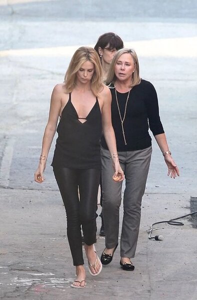 "Anam atamı öldürdü, ertəsi gün məni geyindirib məktəbə göndərdi" - Fotolar