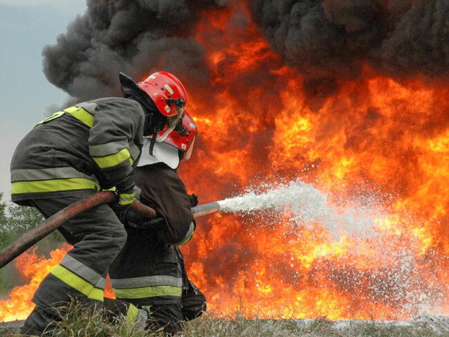 Bakıda avtomobil yandı