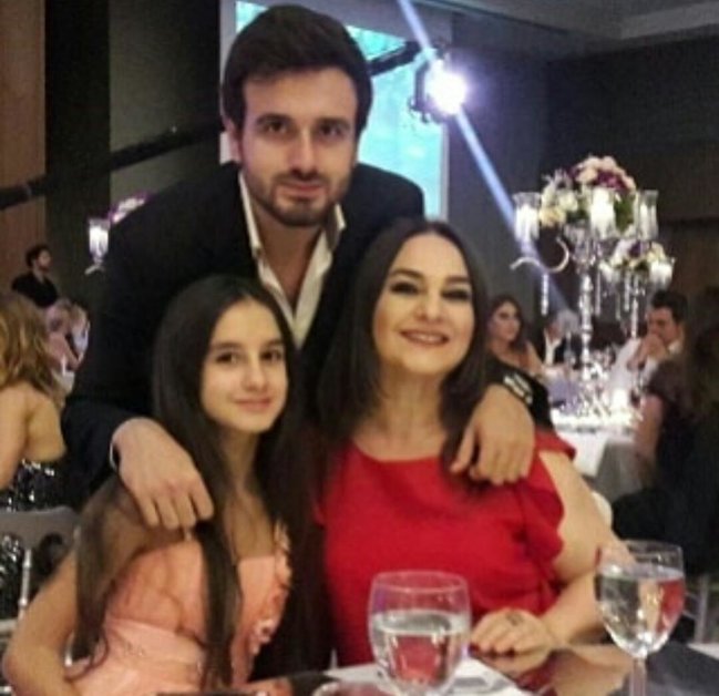 Bu da Məlahət Abbasovanın əri və övladları - FOTOLAR