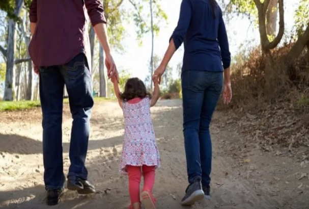 30 ildə 300 uşağı övladlığa götürdü