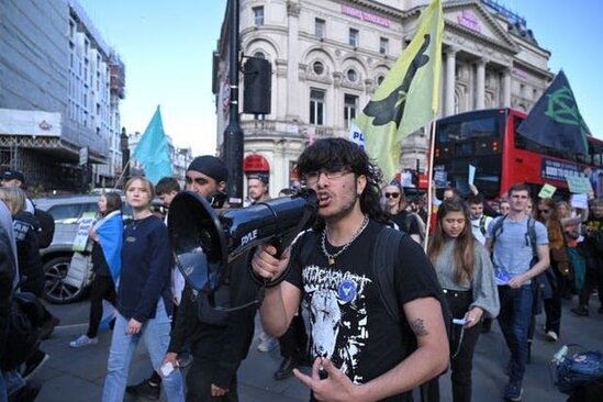 Londonda mağaza və marketlərə "hücum" olub - FOTO