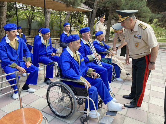 Zakir Həsənov yaralılarla görüşdü -- FOTO/VİDEO