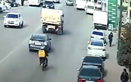 Motosikletçinin öldüyü qəzanın yeni - Görüntüləri