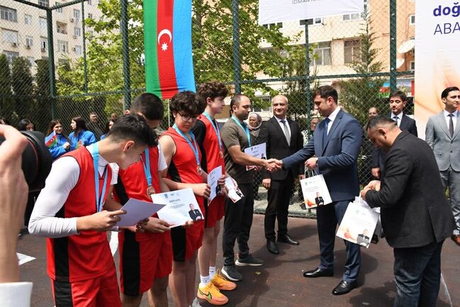 Paytaxtın abad məhəllələrində basketbol yarışları başa çatıb