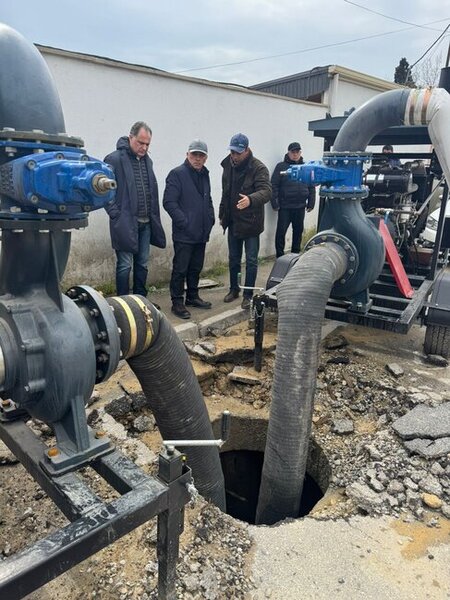 Keşlədə tamamilə sökülən evin - Fotoları