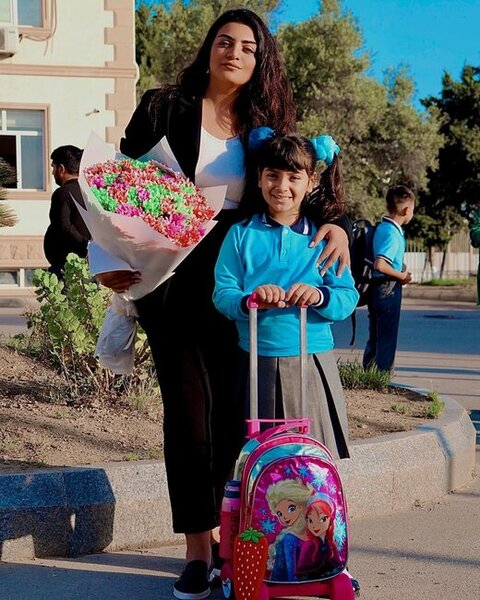 Övladlarını birinci sinfə yola saldılar - Fotolar