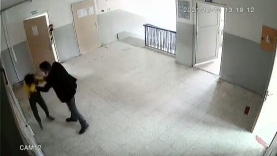 Şəhid adına orta məktəbdə QALMAQAL: Müəllim şagirdə görün nə etdi - VİDEO