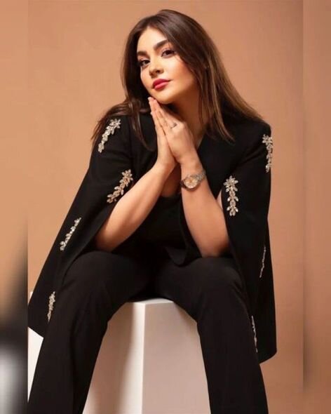 Van Dammın azərbaycanlı gəlini məşhur markanın reklam siması oldu - FOTO