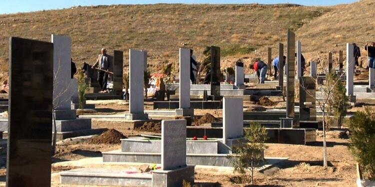 İlahiyyatçı: "Mərmər daşları göydən gələn rəhmətin ölüyə çatmasına mane olur" - VİDEO