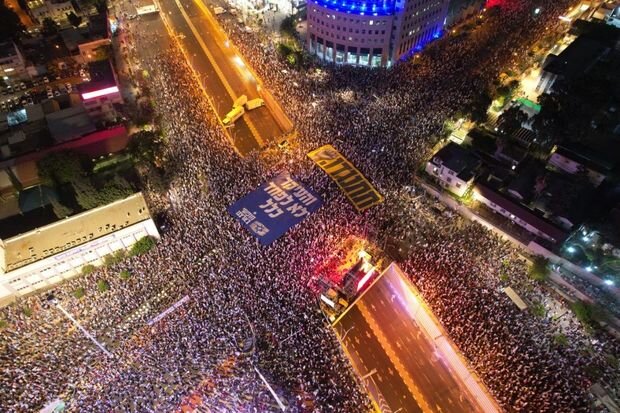 Təl-Əvivdə məhkəmə islahatlarına qarşı etiraz aksiyası zamanı etirazçılar magistral yolu bağlayıblar – FOTO