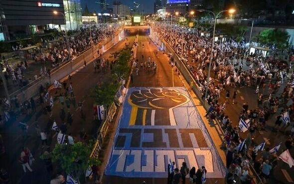 Təl-Əvivdə məhkəmə islahatlarına qarşı etiraz aksiyası zamanı etirazçılar magistral yolu bağlayıblar – FOTO