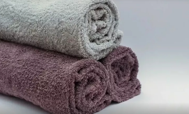 Üzünüzü dəsmalla qurulamayın - Tez qocalırsınız