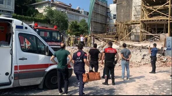 İstanbulda tarixi bina çökdü: Dağıntılar altında qalan var - FOTO