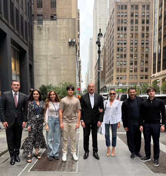 Leyla Əliyeva Nyu-Yorkdan ailəvi fotolarını paylaşdı