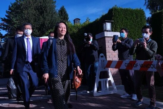 ABŞ-ın İrana qarşı ticarət sanksiyalarını pozduğu üçün saxlanılan "Huawei" rəhbəri azad edildi - FOTO