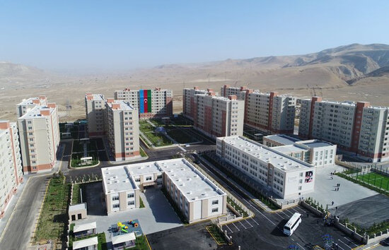 İlham Əliyev və Mehriban Əliyeva "Qobu Park-3" yaşayış kompleksinin açılışını etdi