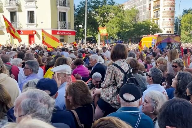Madriddə on minlərlə insan etiraza qalxdı - VİDEO