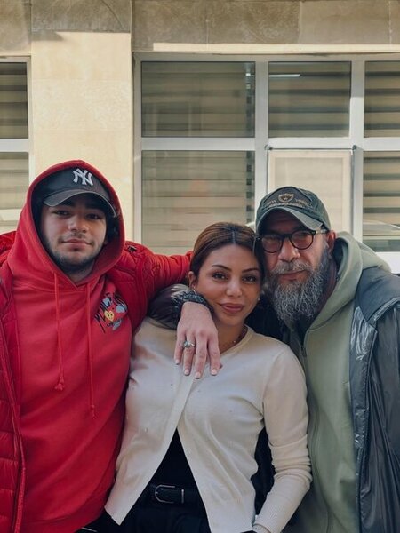 Xanımı və oğulları ilə foto paylaşdı