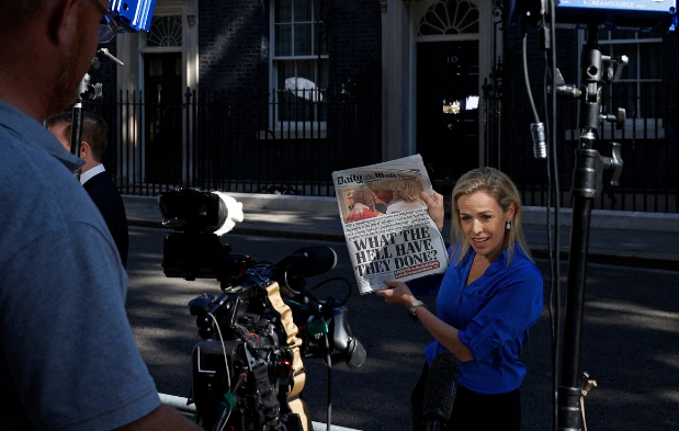 KİV: Conatan Harmsvort "The Daily Telegraph"ı 650 milyon dollara satın alıb