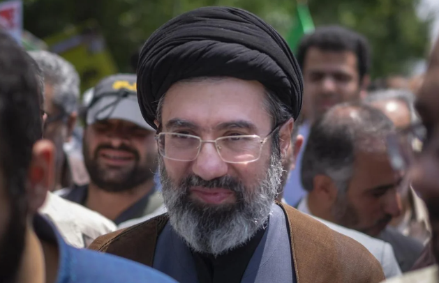 KİV: Əli Xameneinin oğlu hücum zamanı yaralanıb