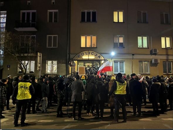 Polis prezident sarayına basqın etdi: Keçmiş nazir və müavini saxlanıldılar - FOTO/VİDEO