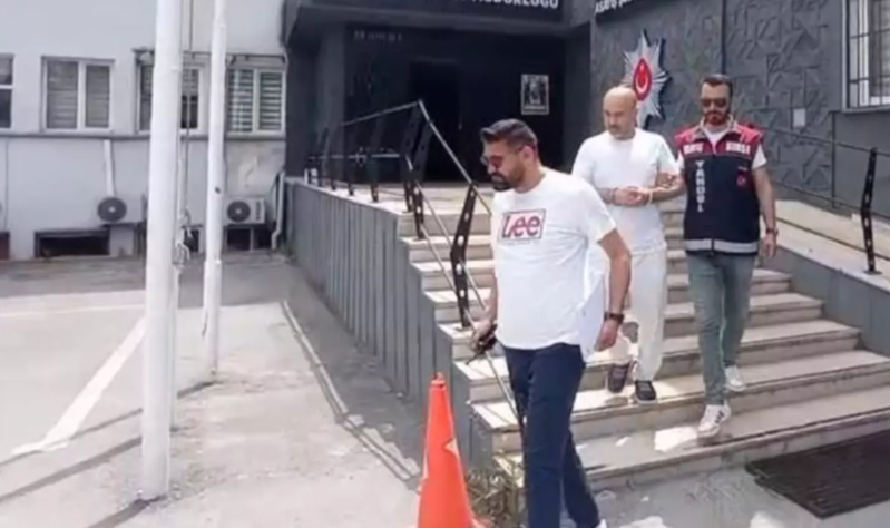 Müdirinə telefonunu verdi, görün sonra nə oldu