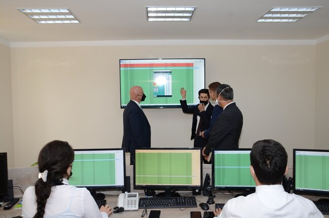 Alman mütəxəssis paytaxtda yeni liftlərin quraşdırılması ilə tanış olub