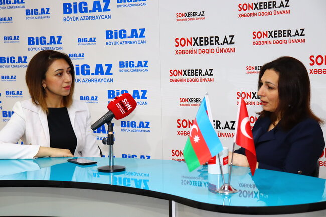 "Özümü həmişə müharibə meydanında televiziya müxbiri kimi xəyal edirdim" - Sülhiyyə Şirinova ilə MÜSAHİBƏ