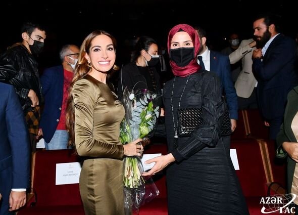 Arzu Əliyevaya Türkiyədə mükafat verildi - FOTOLAR