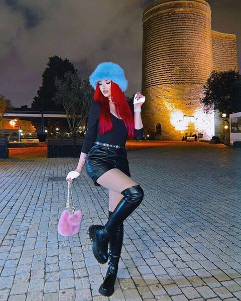 Polisdən "Tarqovı"da poza verən modelə xəbərdarlıq