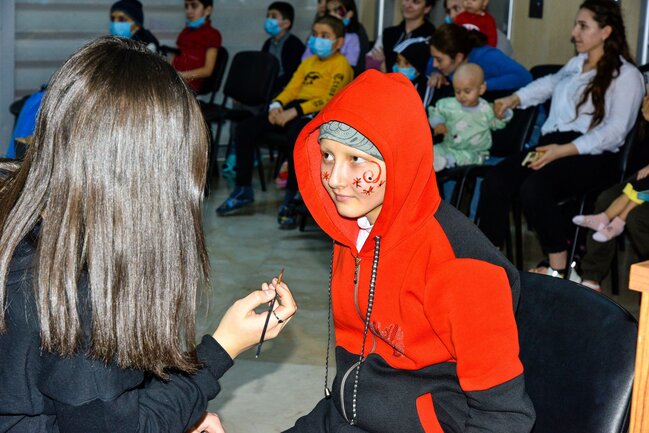 Avrora Qrup onkoloji xəstəlikləri olan uşaqları sevindirib