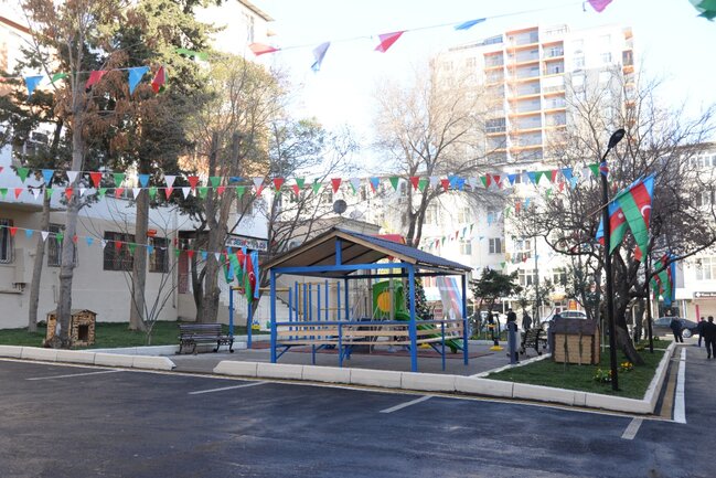 Nəsimi rayonunda növbəti abad həyət sakinlərin istifadəsinə verilib