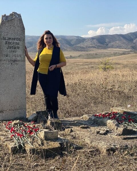 28 il sonra ata və bacısının məzarını ziyarət etdi - Fotolar