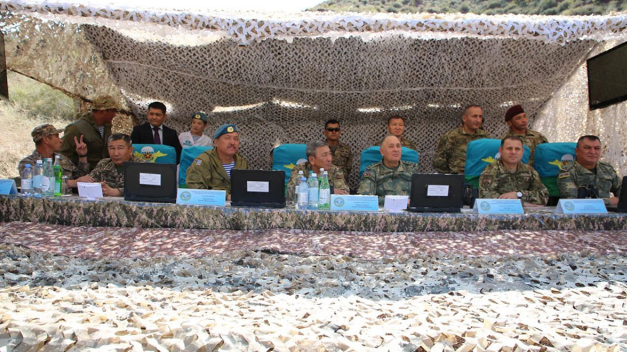 Kərim Vəliyev Azərbaycan və Qazaxıstan hərbçilərinin təlimini izlədi