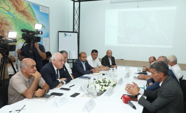 Ələtdə çay məcrasının dəyişdirilməsi və yol qovşağının inşası zamanı ağaclar köçürüləcək