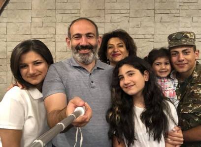 "Rəsmi nikahda olmamağım bəzilərini narahat edir..." - Paşinyan