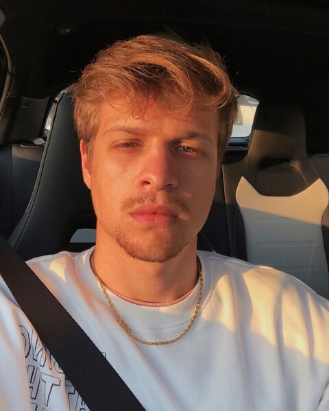 Məşhur aktyor avtobus sürücüsünü döydü - VİDEO