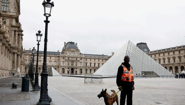 Luvr muzeyində oğurluqda şübhəli bilinən iki nəfər saxlanıldı